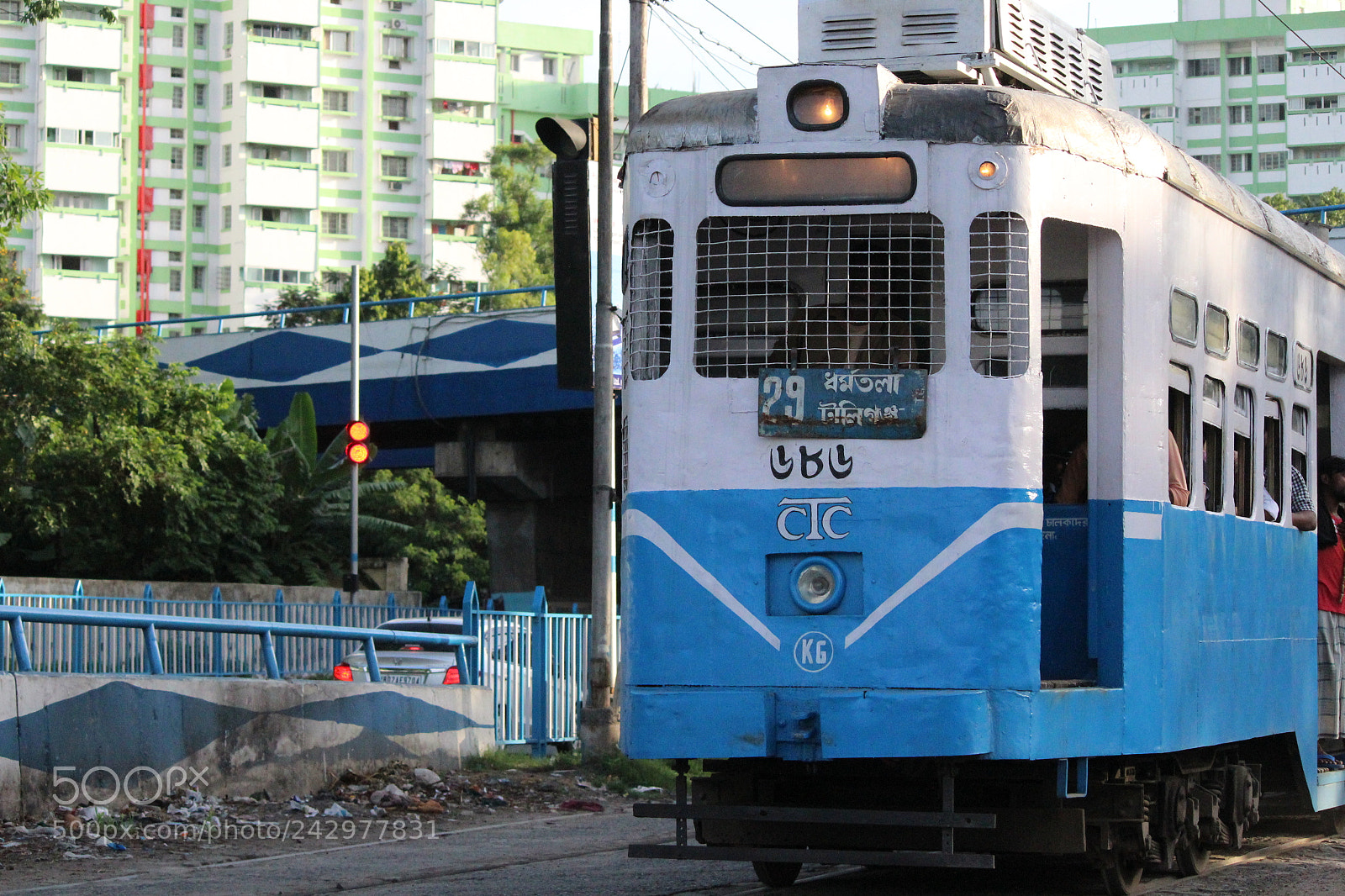 Canon EF-S 55-250mm F4-5.6 IS II sample photo. The tram photography