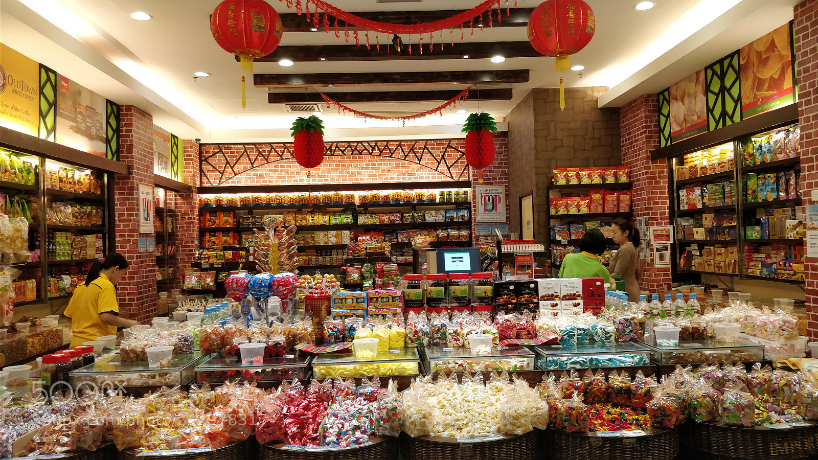 OnePlus 5 sample photo. Snack shop. photography