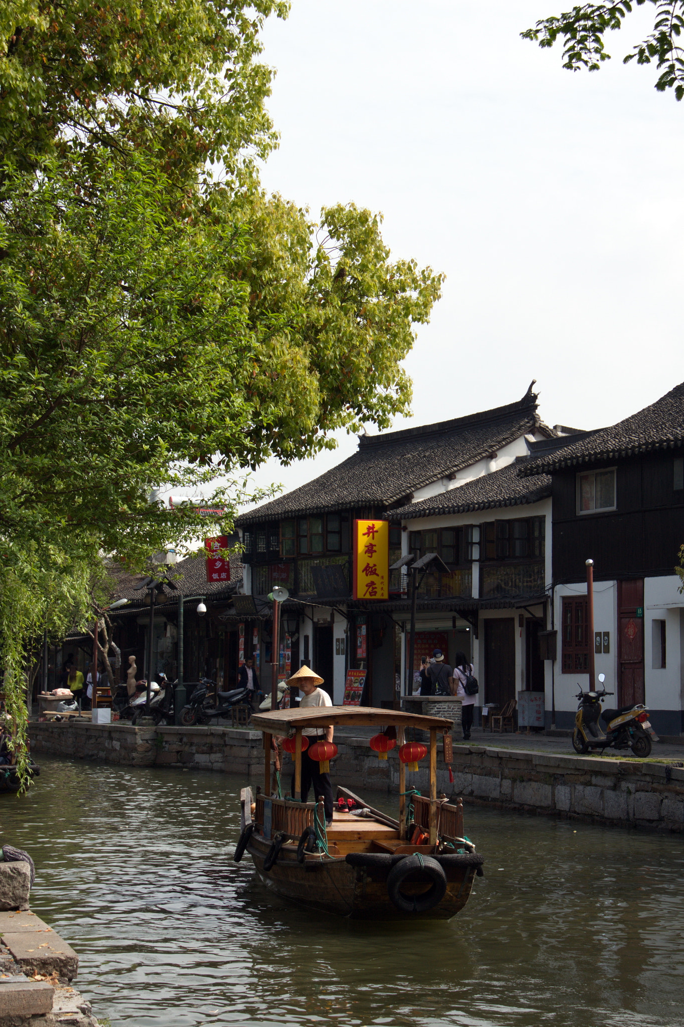 Canon EF-S 18-200mm F3.5-5.6 IS sample photo. Village on the river photography