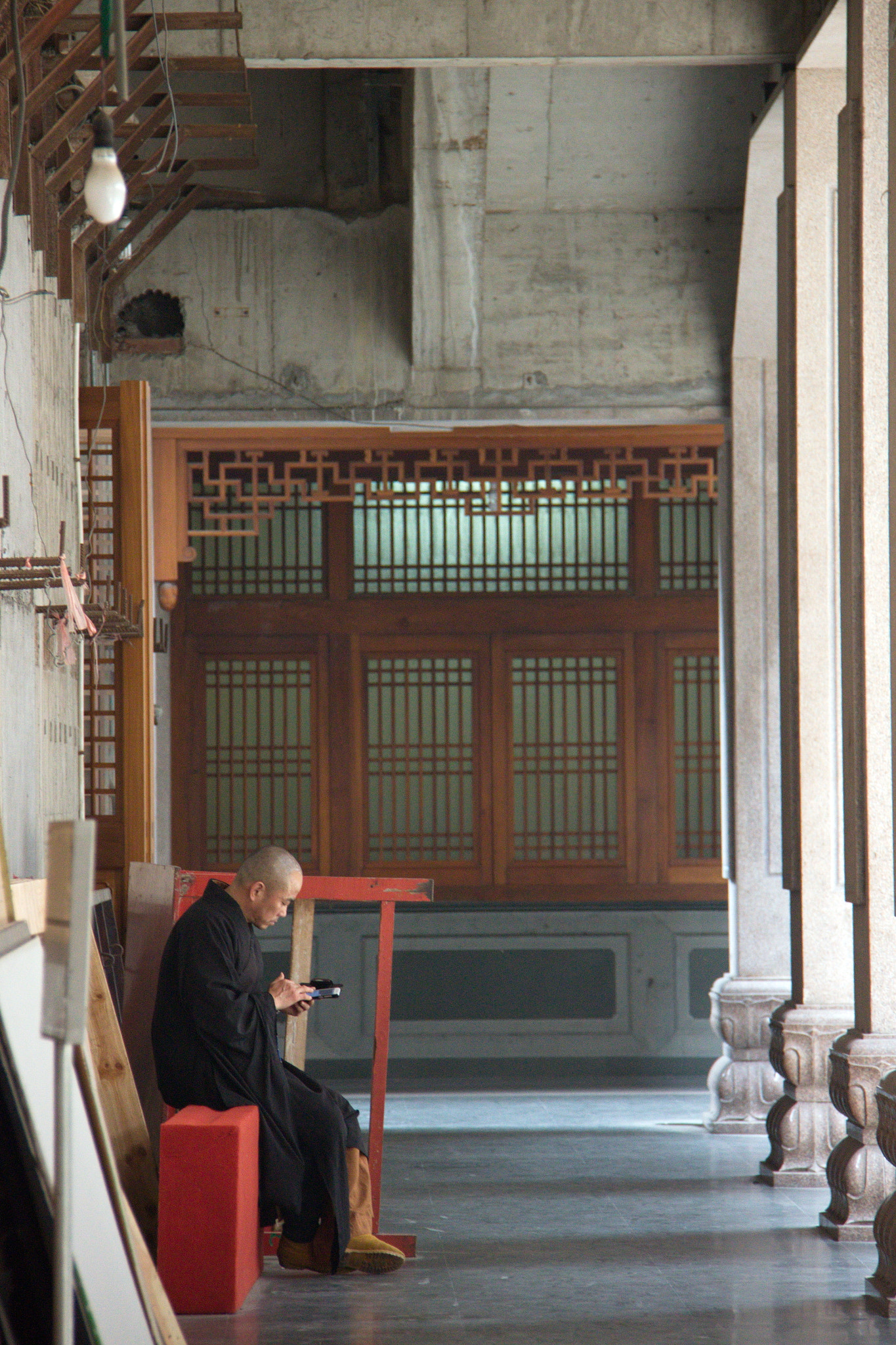 Canon EF-S 18-200mm F3.5-5.6 IS sample photo. Modern meditation photography