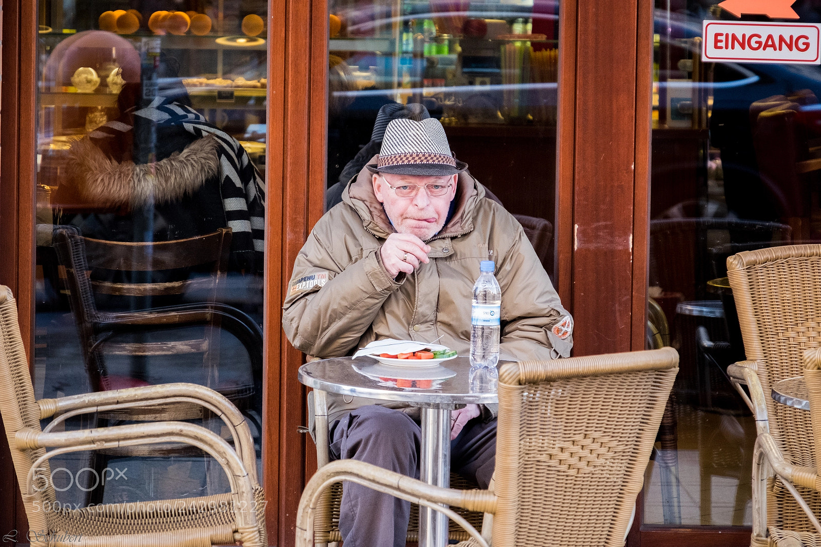 Fujifilm X-T1 sample photo. Lunchtime photography