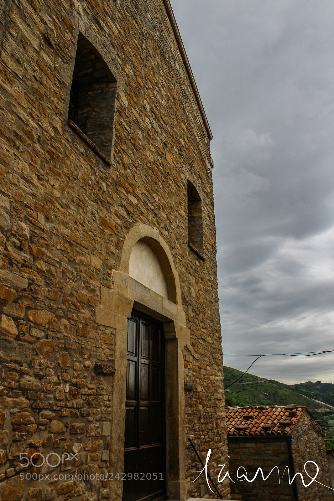 Canon EOS 1200D (EOS Rebel T5 / EOS Kiss X70 / EOS Hi) sample photo. Pietrapertosa - knocking on photography