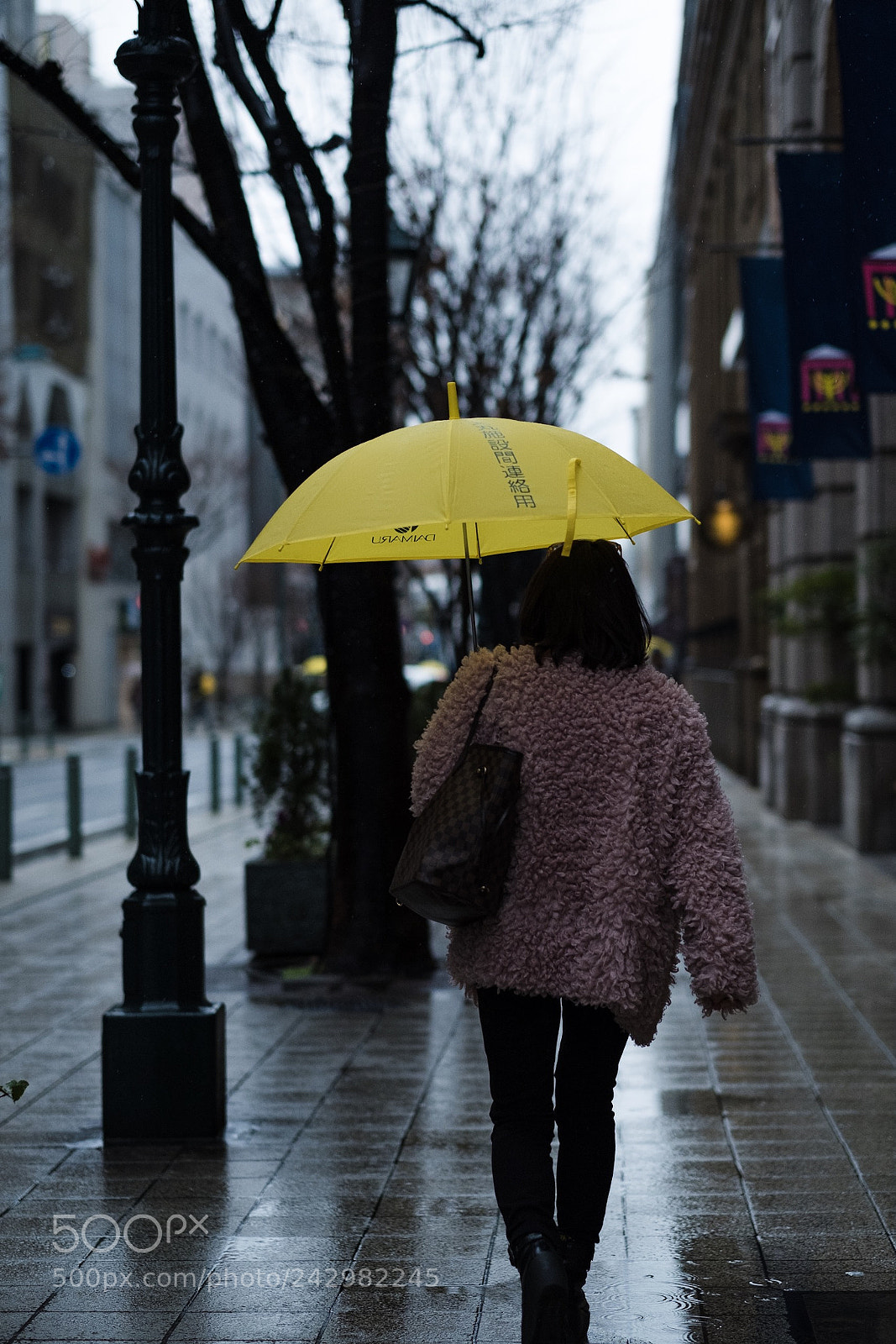 Fujifilm X-Pro2 sample photo. Yellow umbrella photography