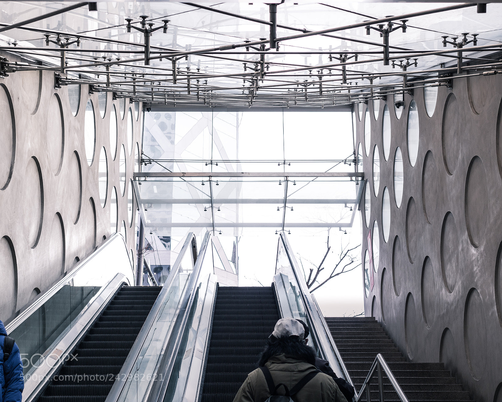 Canon EOS 750D (EOS Rebel T6i / EOS Kiss X8i) sample photo. Sinnonhyeon station photography
