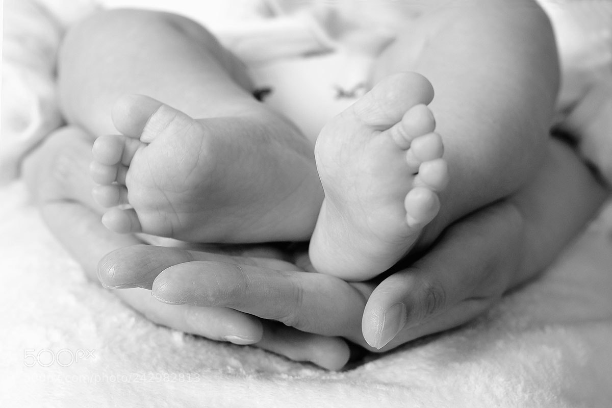 Olympus OM-D E-M1 Mark II sample photo. Little feet photography
