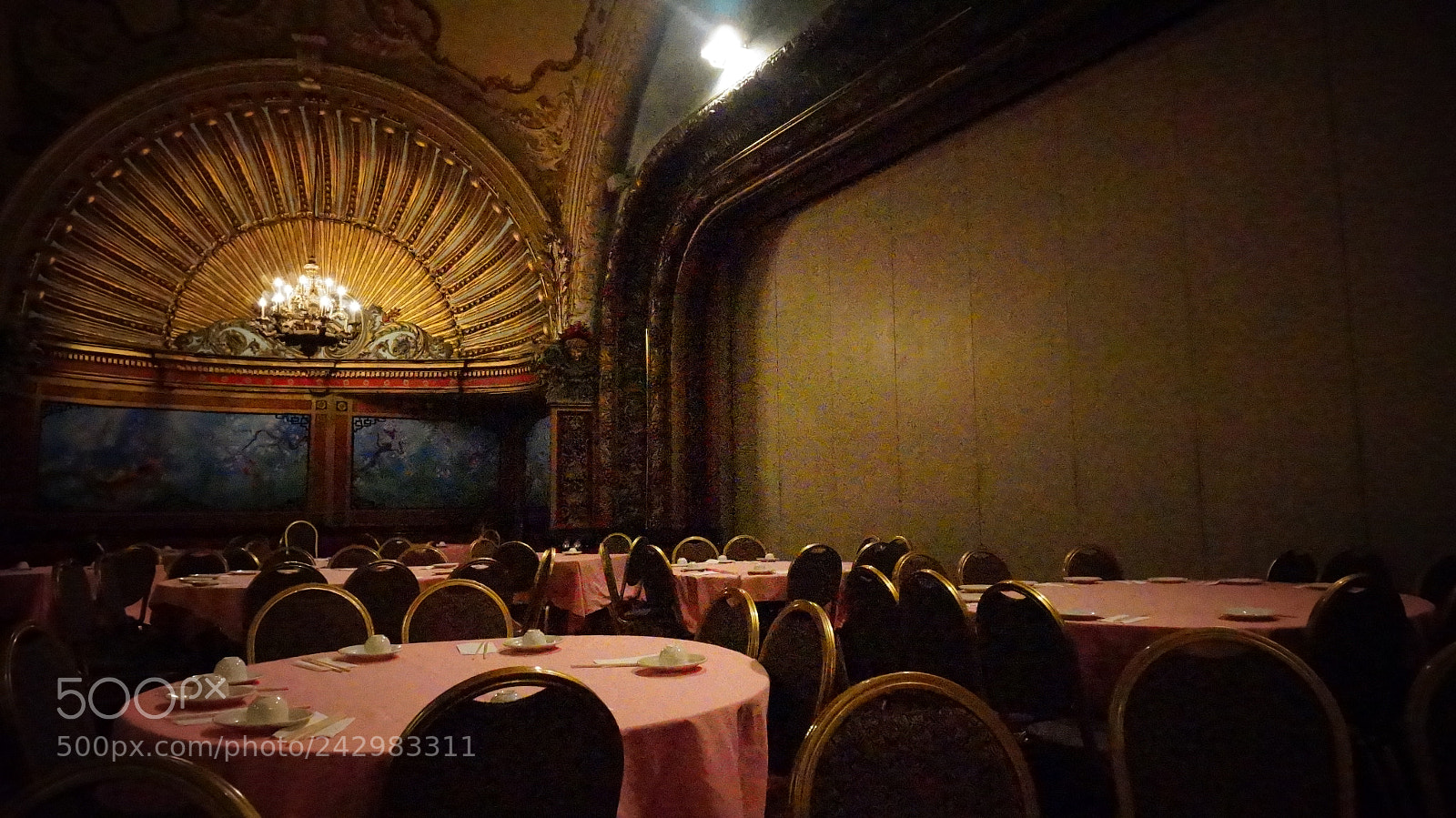 Sony Alpha NEX-3N sample photo. Restaurant in former cinema photography