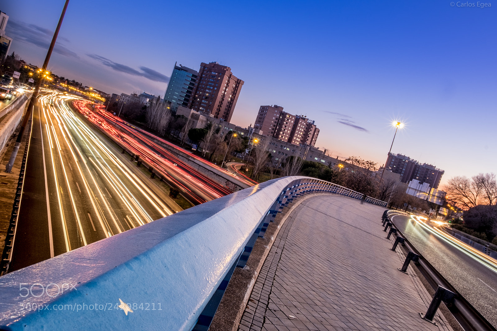 Fujifilm X-T10 sample photo. Curved traffic photography