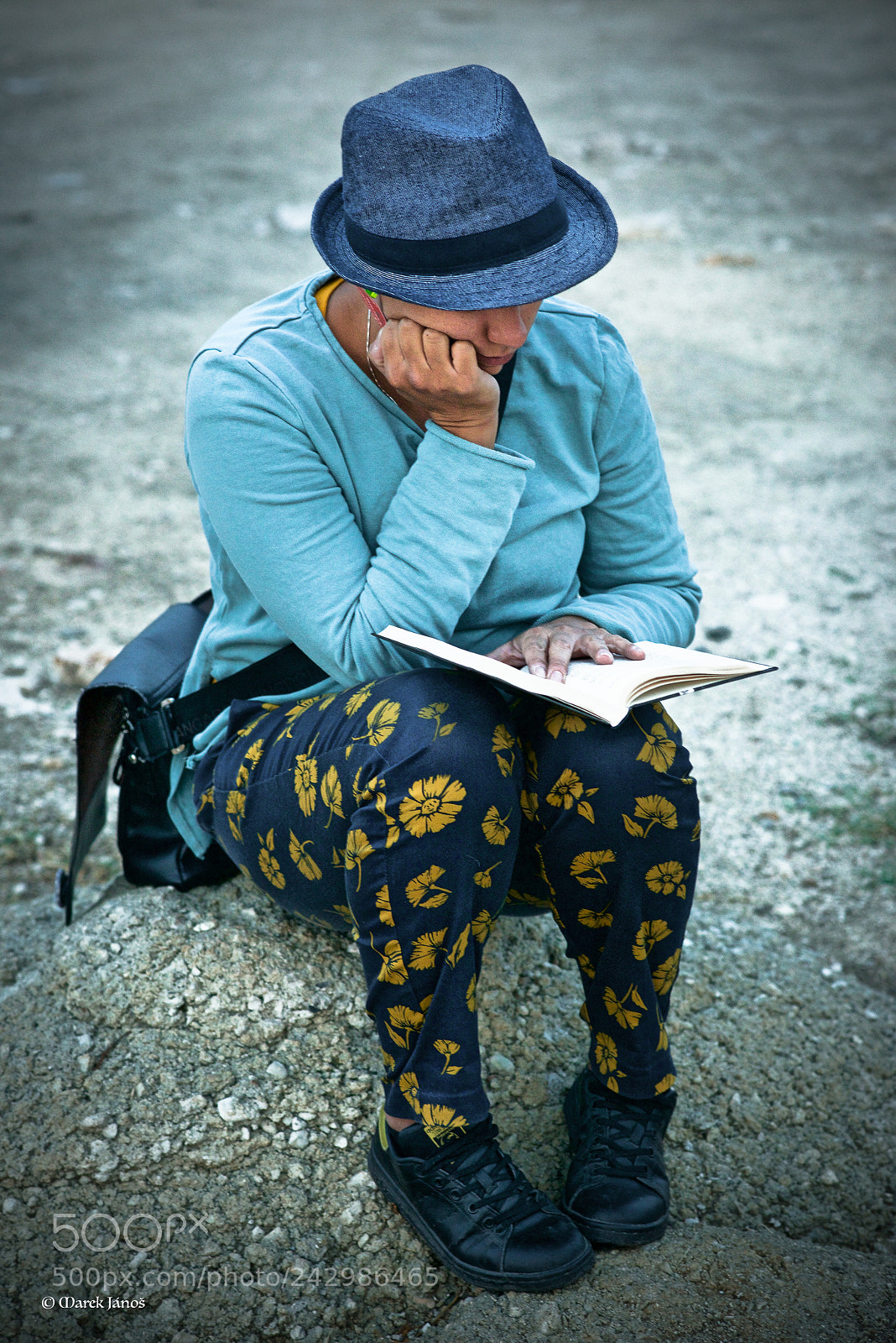 Nikon D800 sample photo. Outdoor reading photography