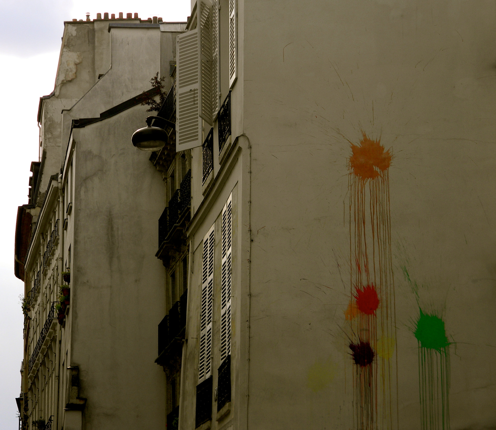 Nikon Coolpix L110 sample photo. Rainbow splatter, paris photography