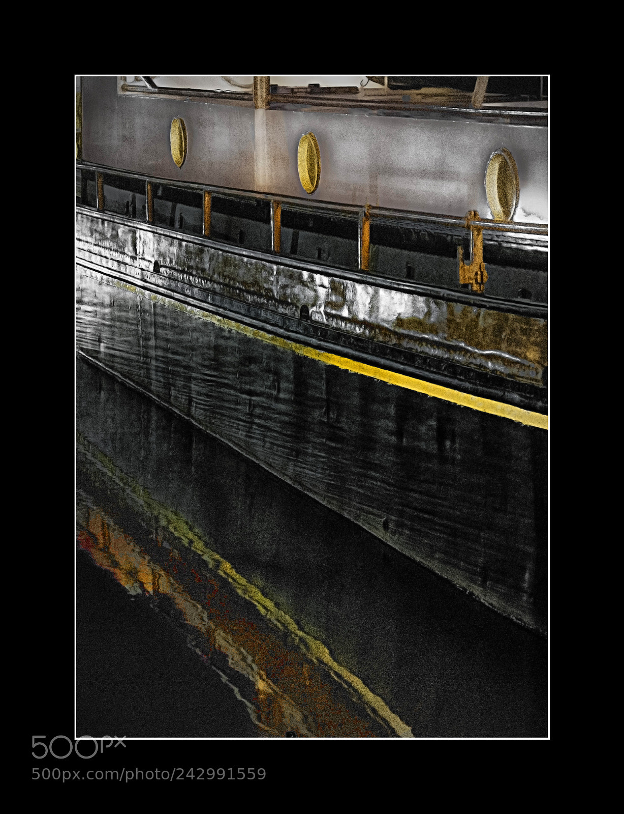 Leica D-Lux (Typ 109) sample photo. Night boat photography