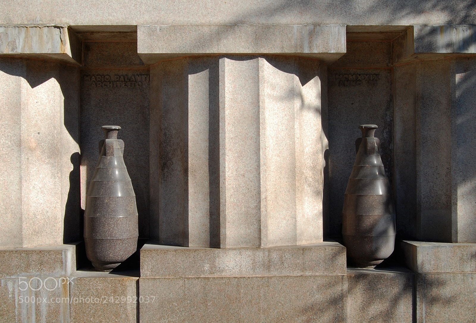 Nikon D40 sample photo. Architect's urns photography