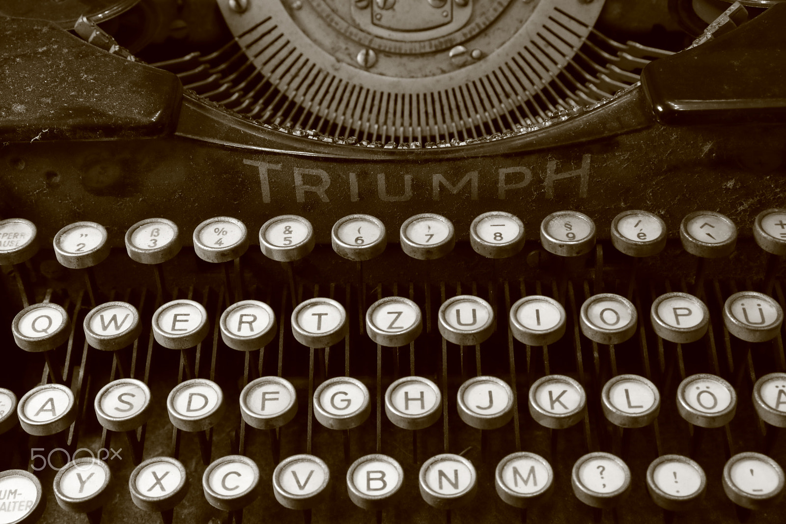 Canon EOS 77D (EOS 9000D / EOS 770D) sample photo. Old typewriter photography