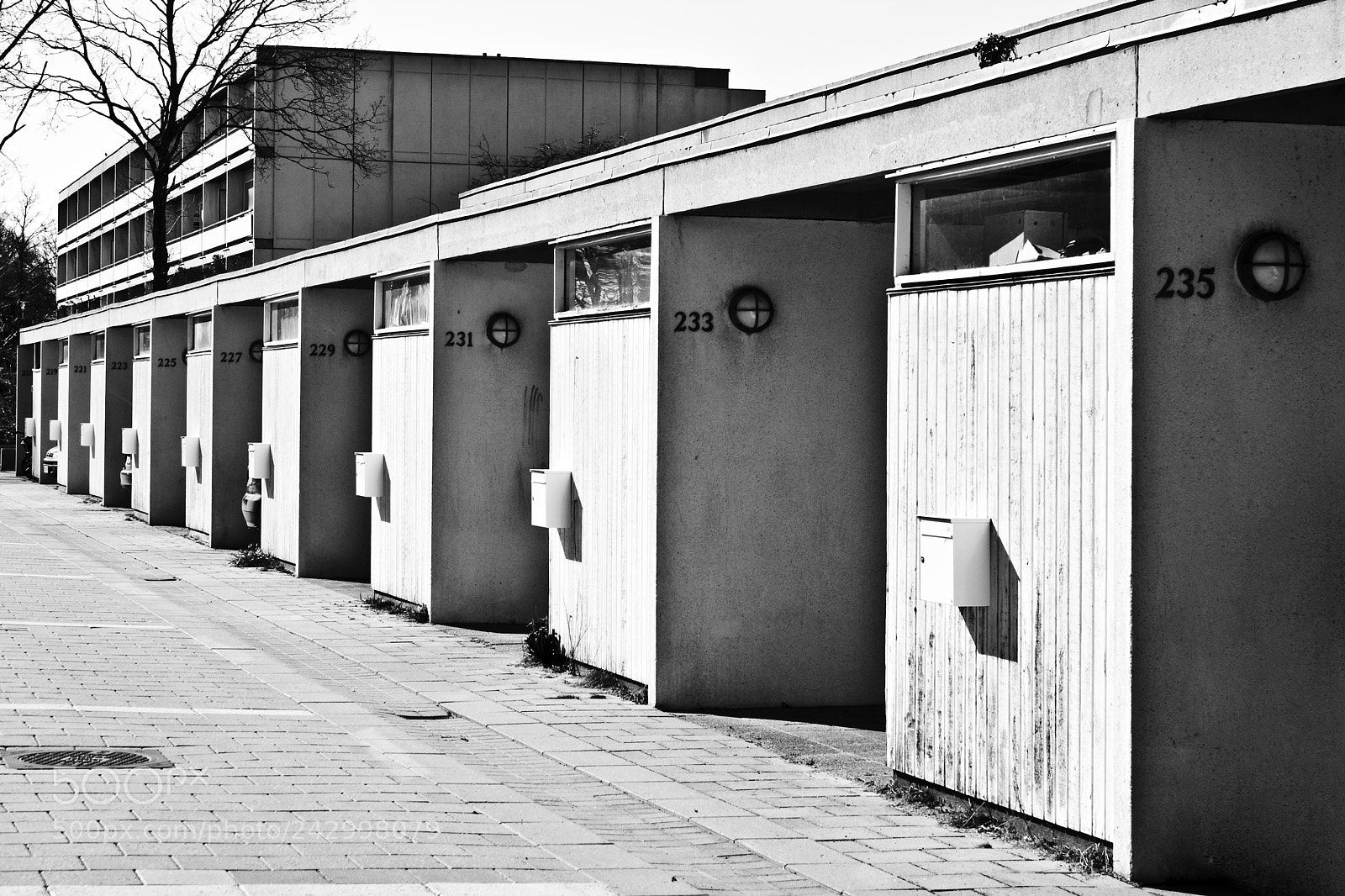 Canon EOS 400D (EOS Digital Rebel XTi / EOS Kiss Digital X) sample photo. Garages photography