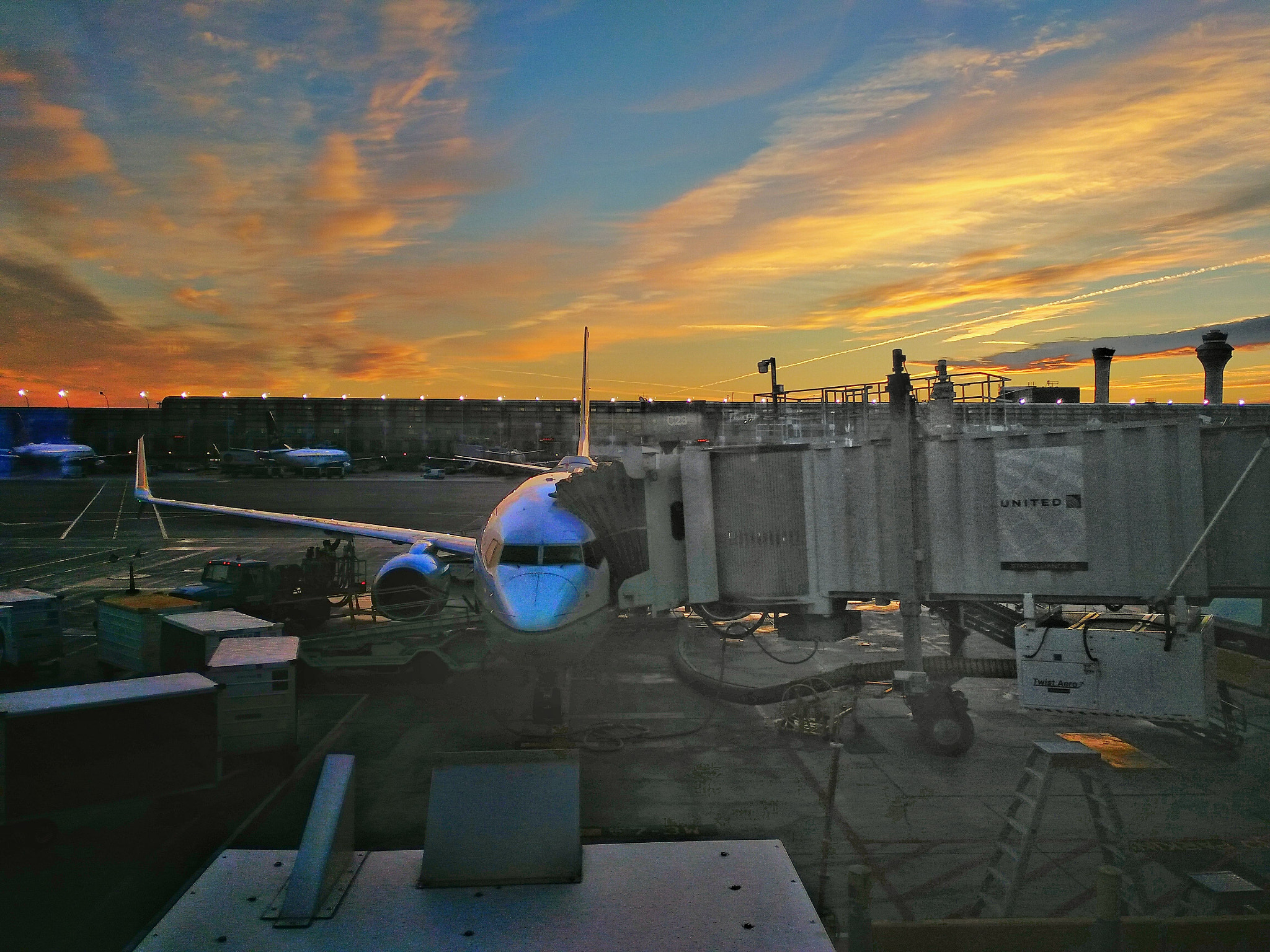 ZTE B2017G sample photo. Chicago airport in the early morning photography