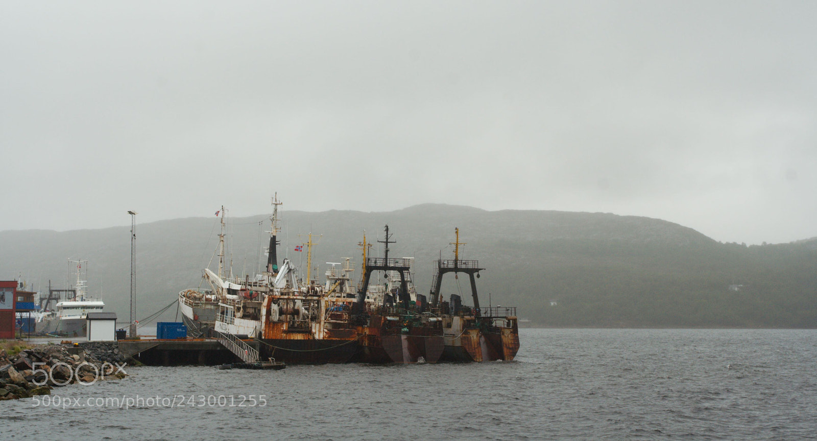 Canon EOS 350D (EOS Digital Rebel XT / EOS Kiss Digital N) sample photo. Rainy kirkenes photography