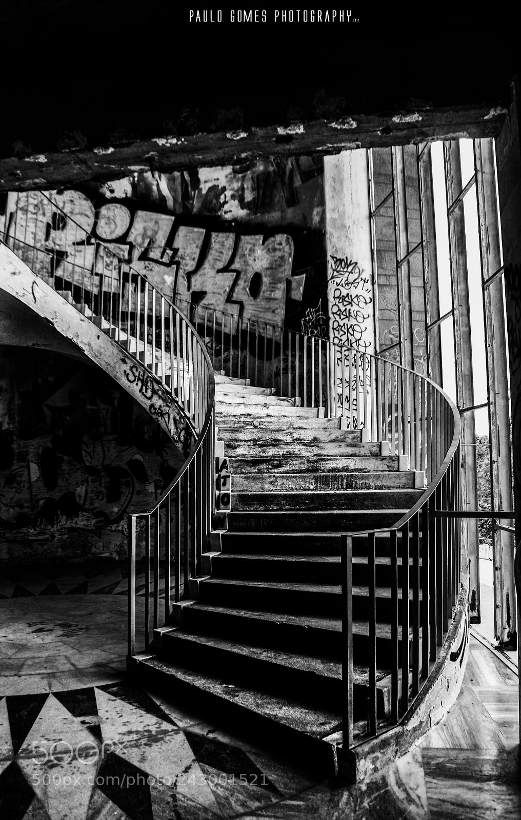 Nikon 1 J5 sample photo. N o utilize escadas photography