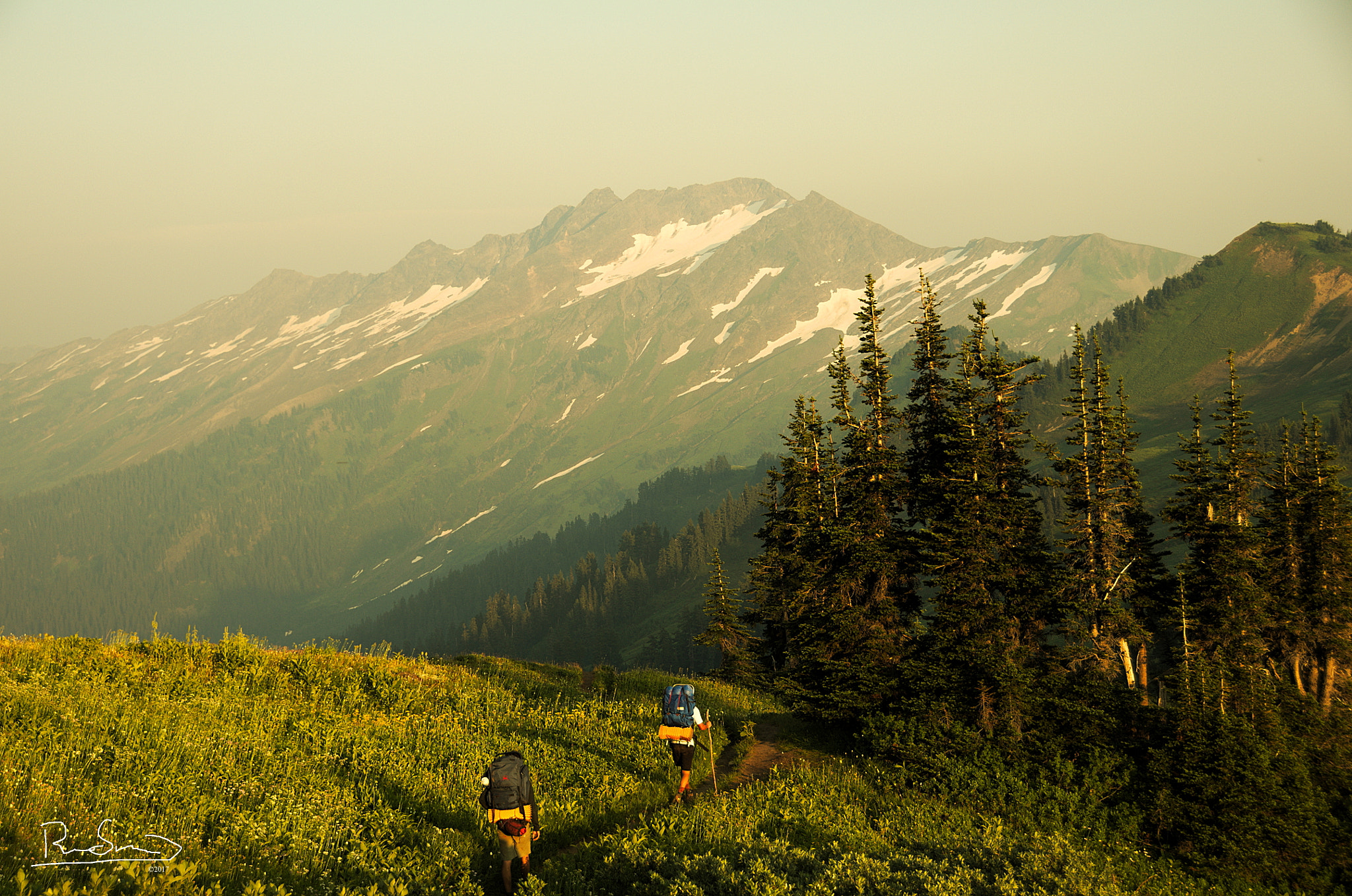 Nikon D300S sample photo. Hikers at white pass photography