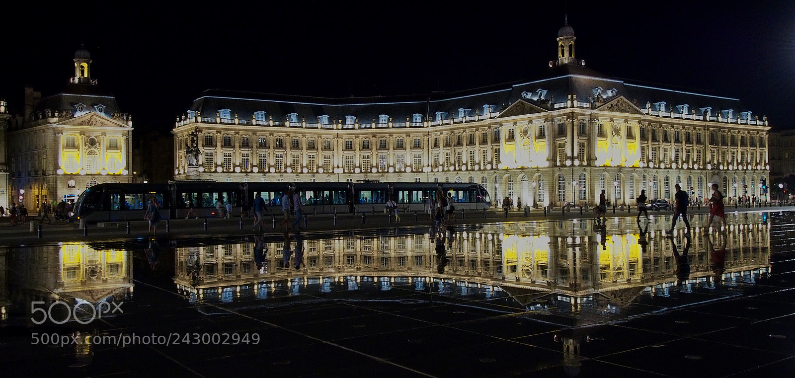 Olympus OM-D E-M5 sample photo. Miroir bordeaux photography