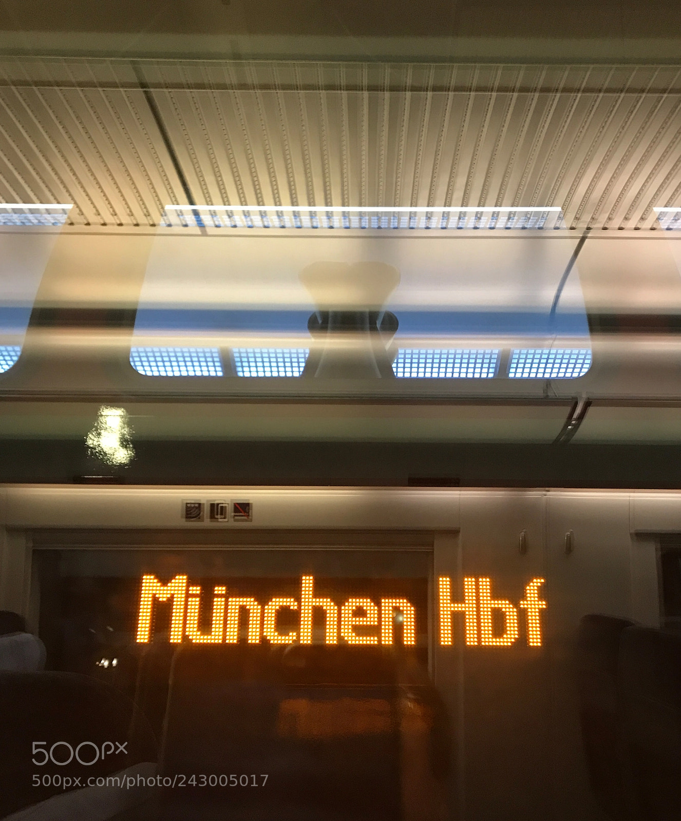 Apple iPhone 7 Plus sample photo. München hbf photography