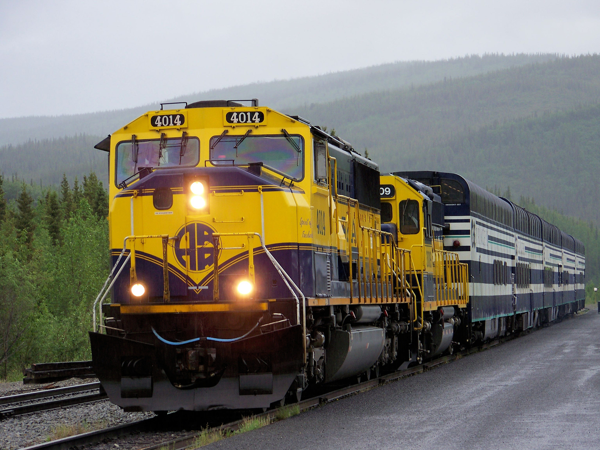 Kodak Z712 IS ZOOM DIGITAL CAMERA sample photo. Alaska railroad arrives denali station photography