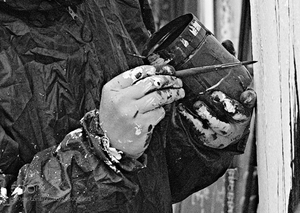 Sony a6500 sample photo. Working hands - street photography