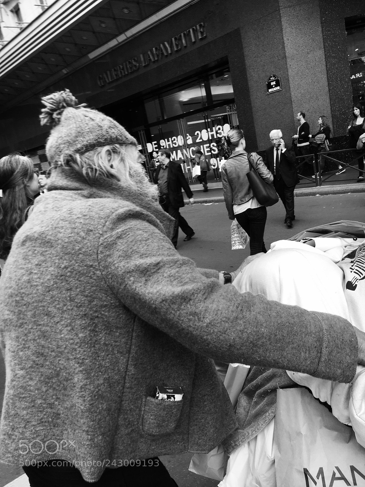 Apple iPhone 6s sample photo. “pret a porter” photography