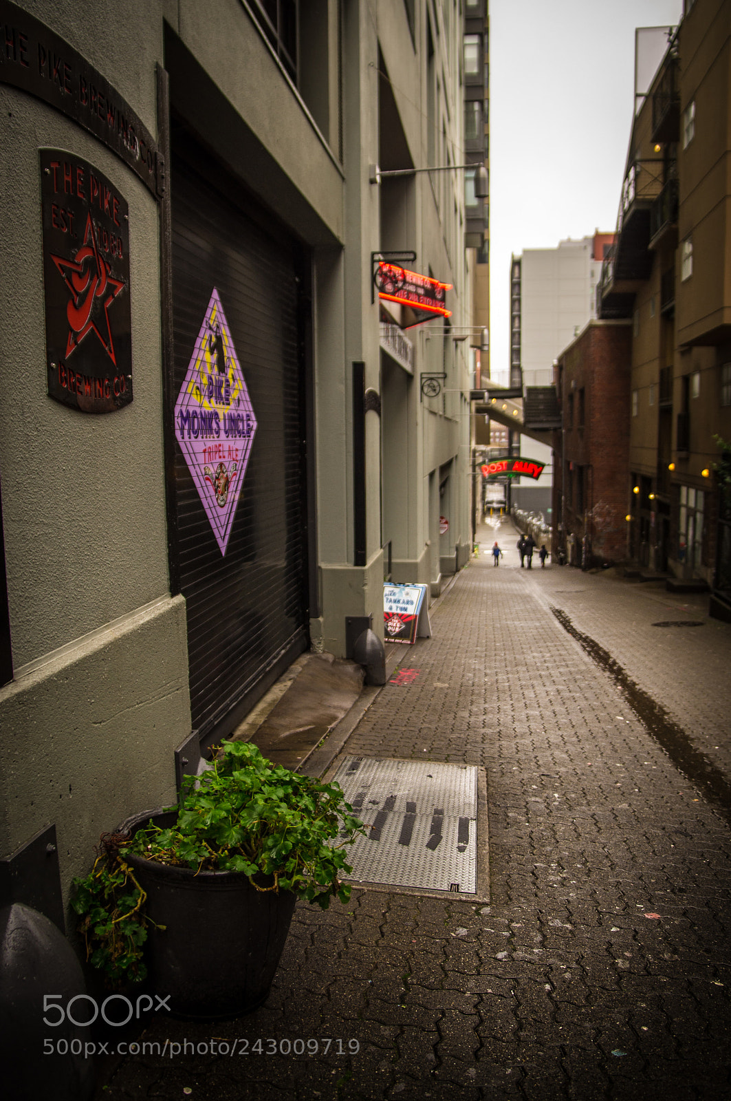 Pentax K-r sample photo. Another alley photography