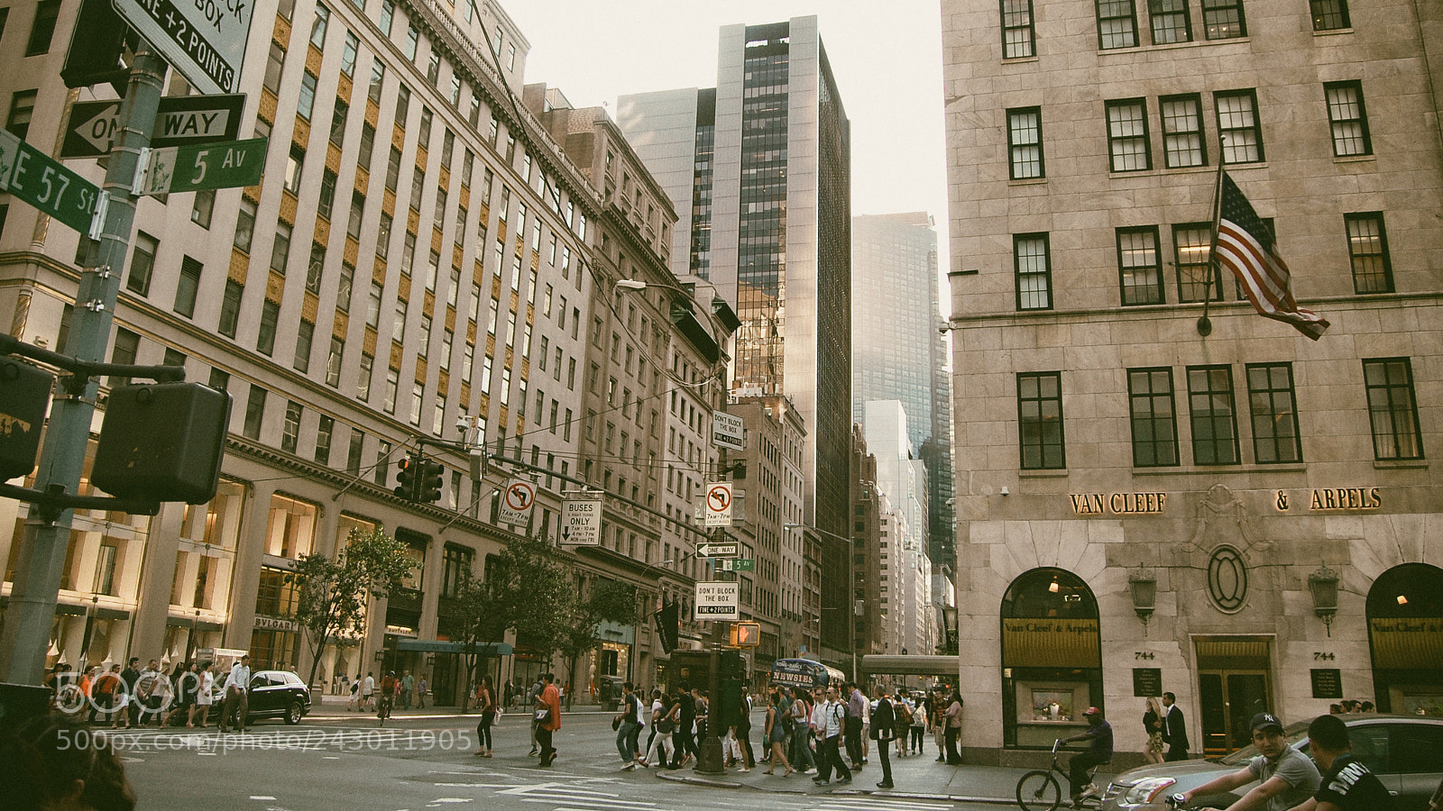 Nikon D40 sample photo. Nyc 5th av e photography
