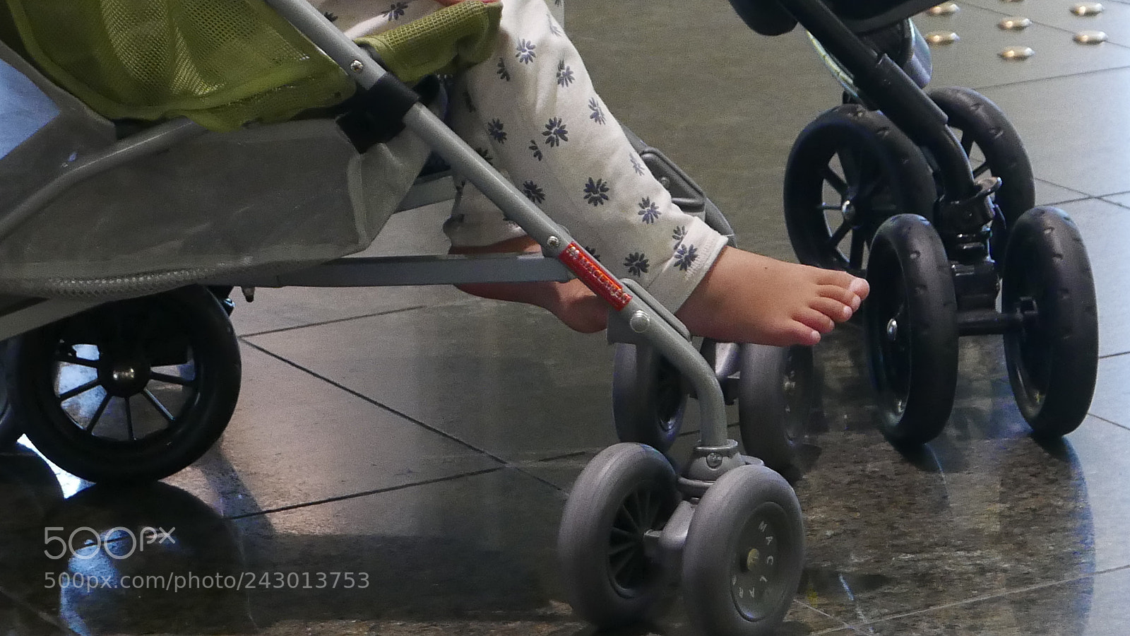 Leica D-Lux (Typ 109) sample photo. 《步履不停》 photography