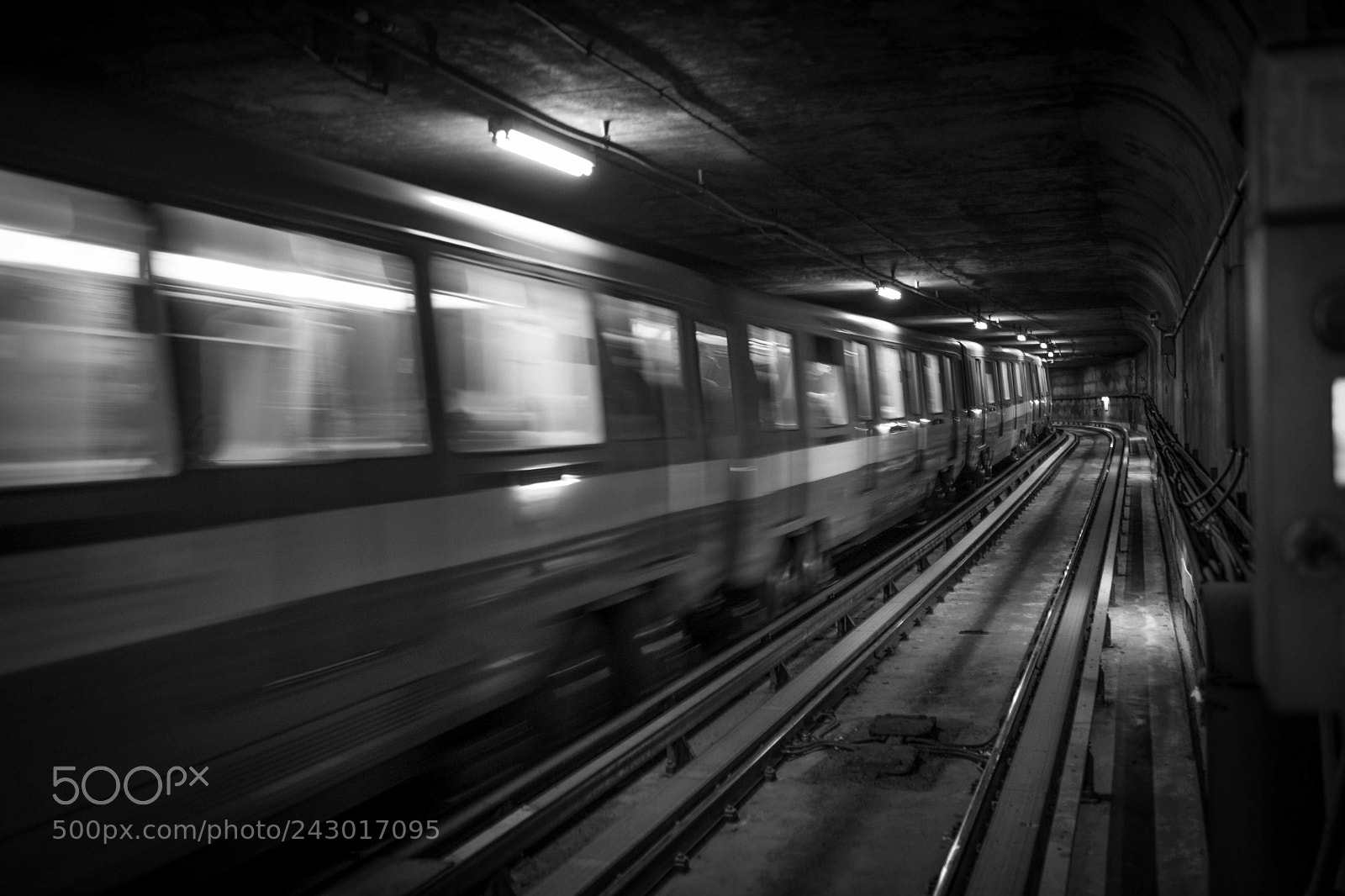 Fujifilm X-T2 sample photo. Metro stalker photography