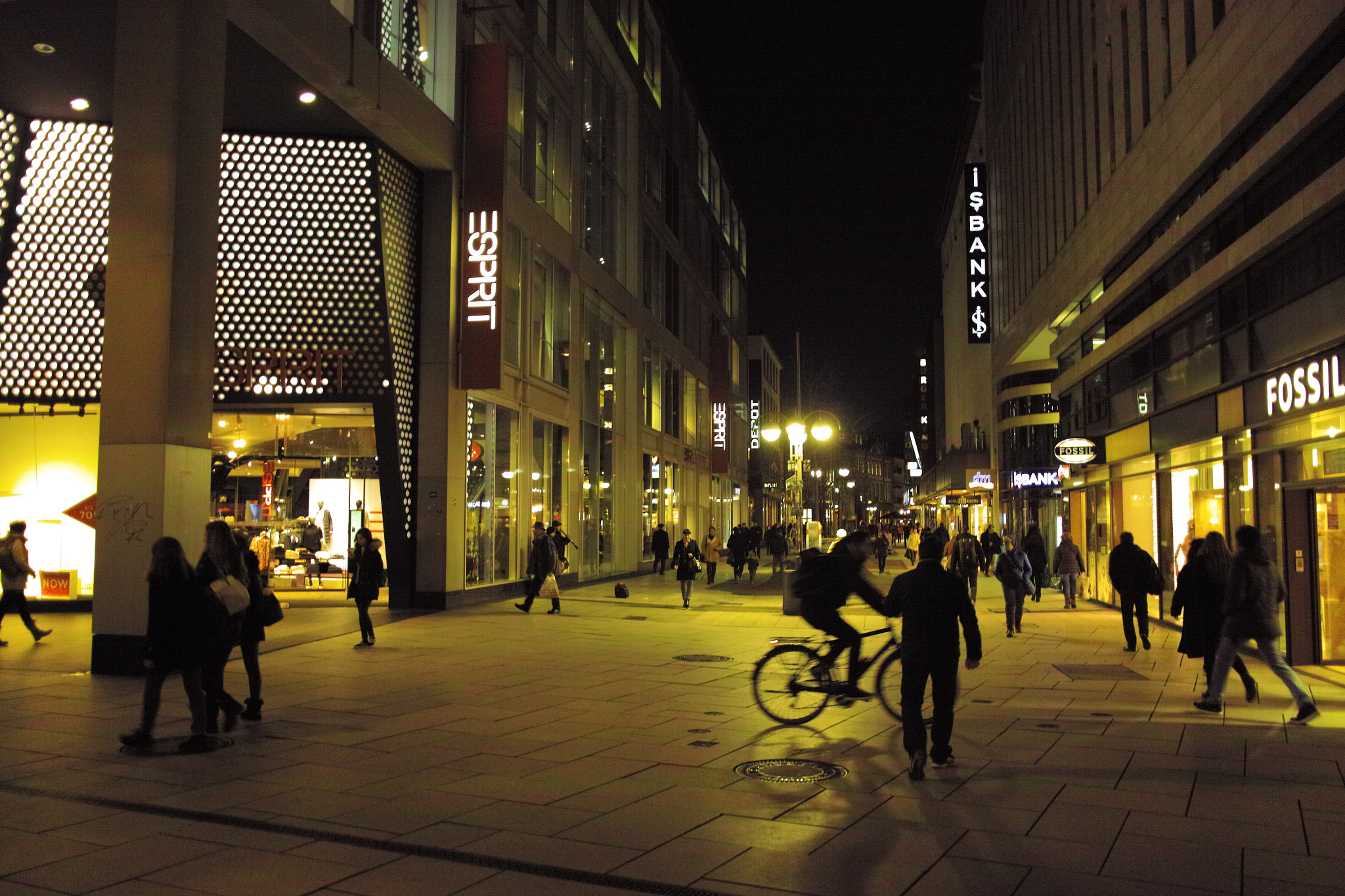 Sigma DP1 Merrill sample photo. Round the corner photography