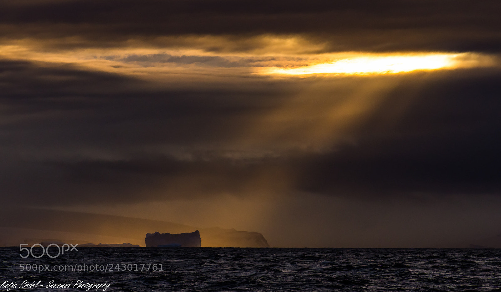 Nikon D600 sample photo. Rau of light, antarctica photography