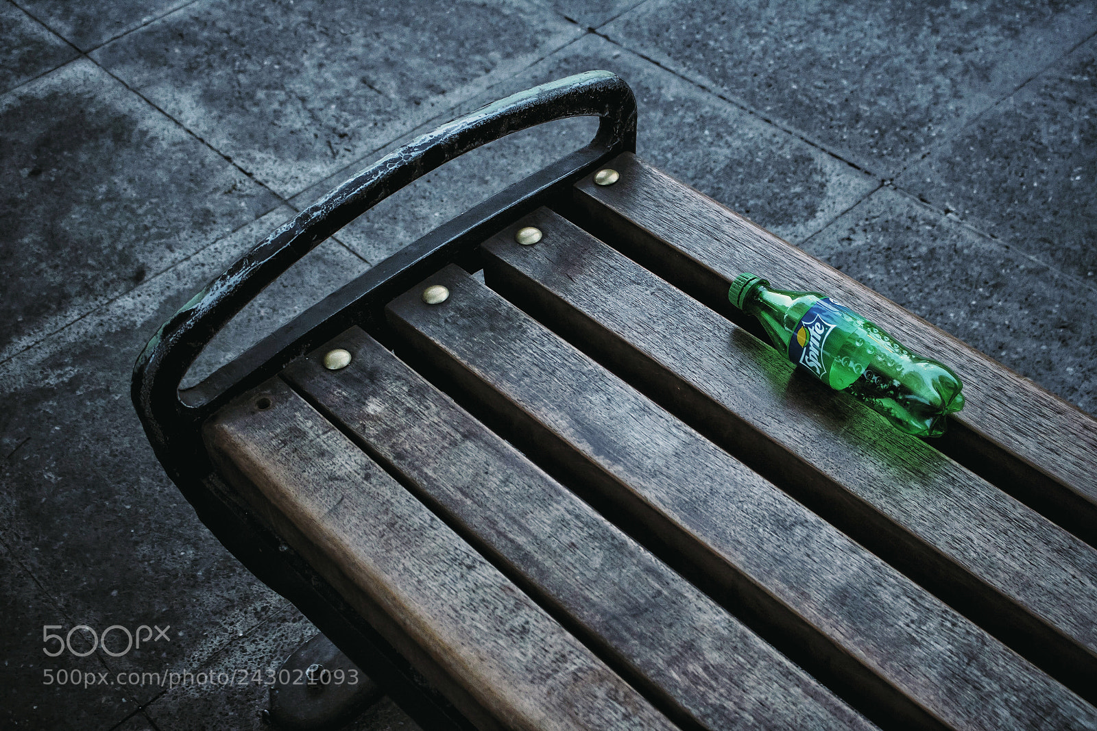 Canon EOS 750D (EOS Rebel T6i / EOS Kiss X8i) sample photo. Left behind photography