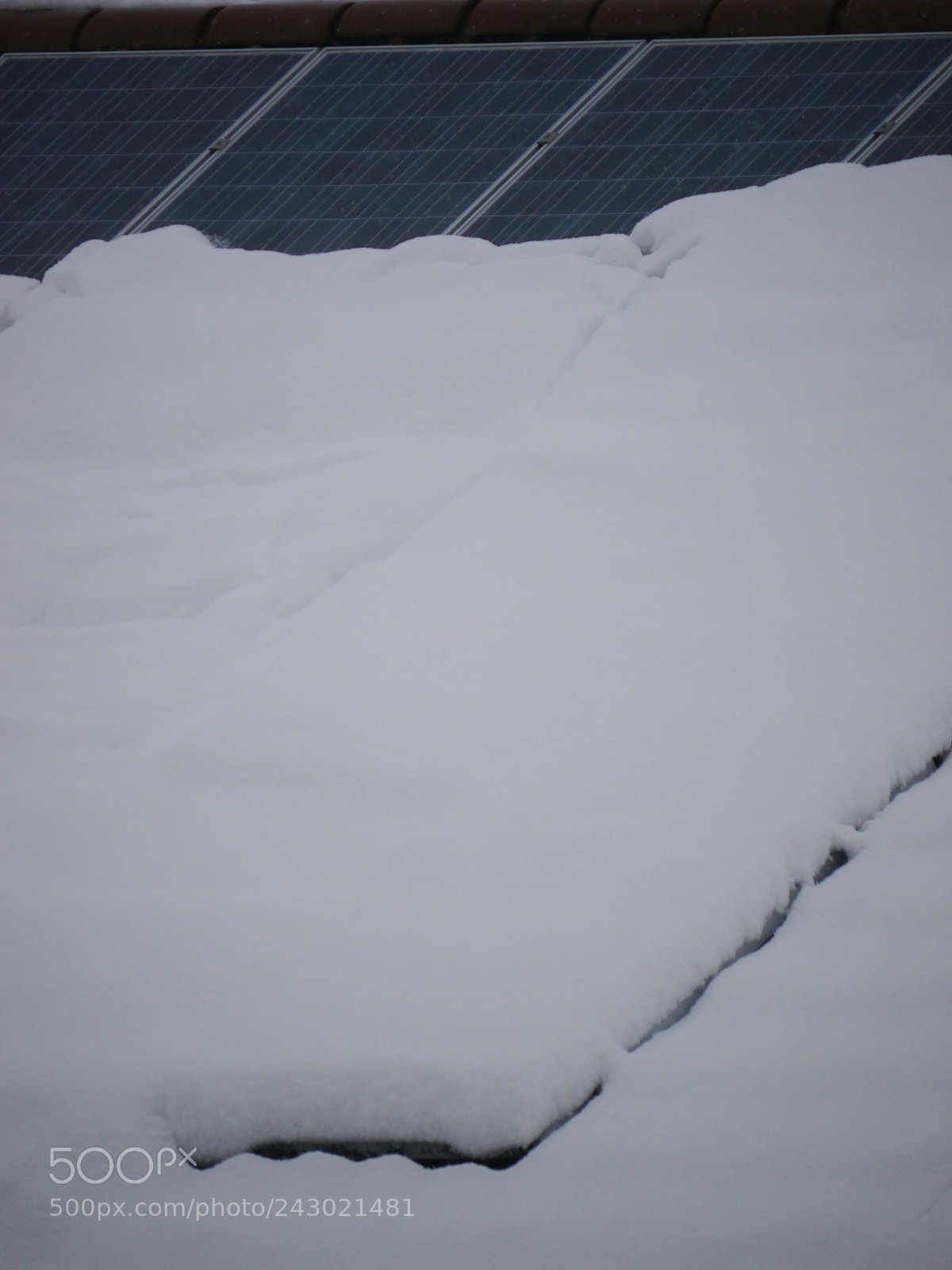 Panasonic Lumix DMC-GH2 sample photo. Snowy solar panel roof photography