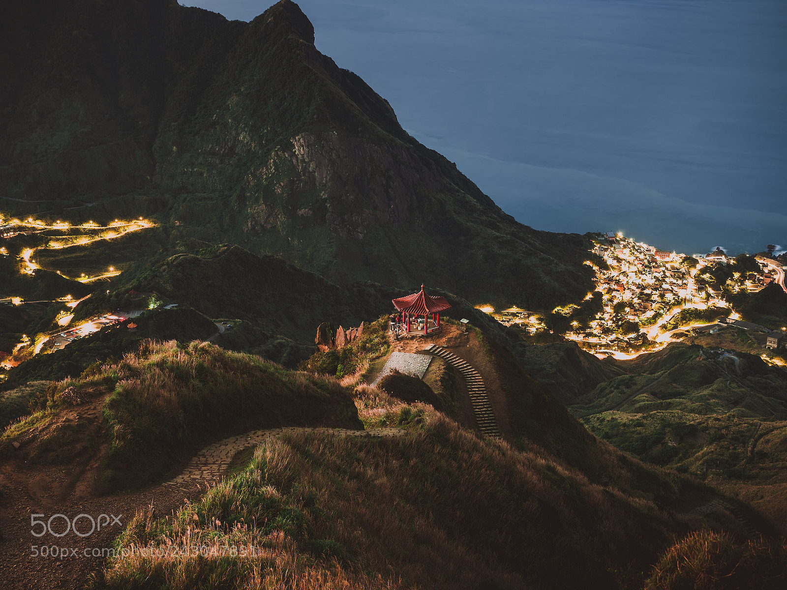 Olympus OM-D E-M10 II sample photo. 茶壺山夜景 photography