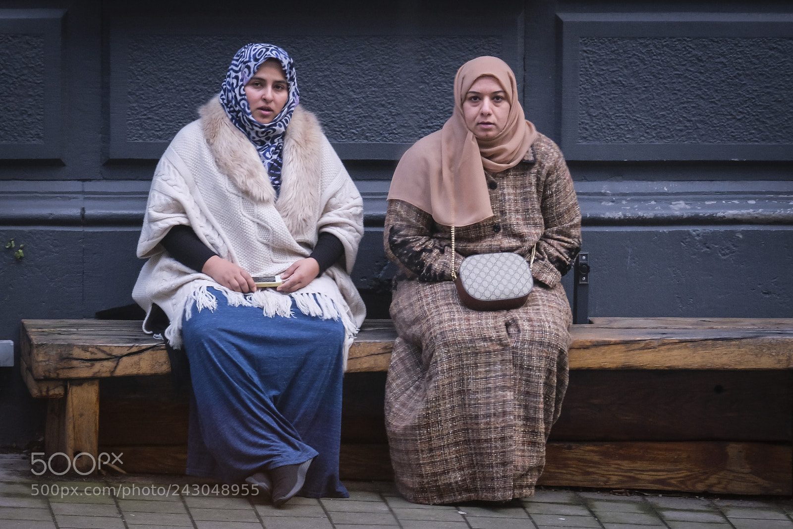 Fujifilm X-T2 sample photo. Women on a bench photography