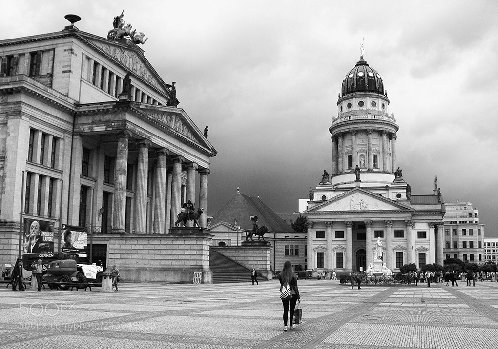 Sony Cyber-shot DSC-H10 sample photo. Gendarmerplatz photography