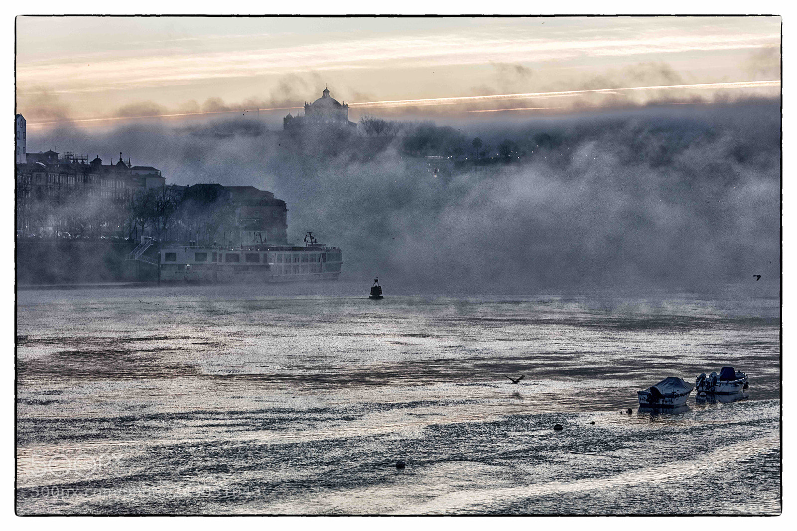 Canon EOS 5DS R sample photo. Porto marine fog photography