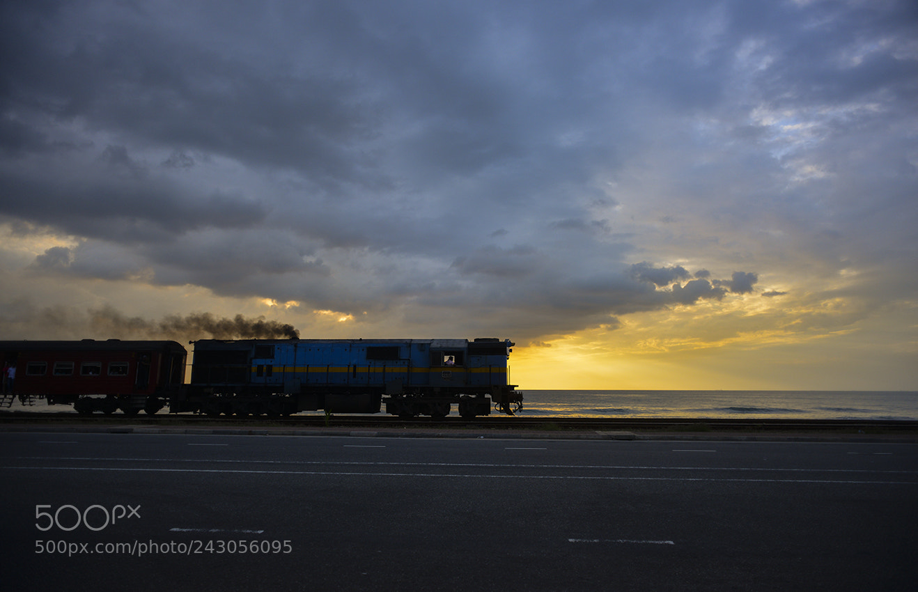 Nikon D800 sample photo. 科伦坡的火车。 photography