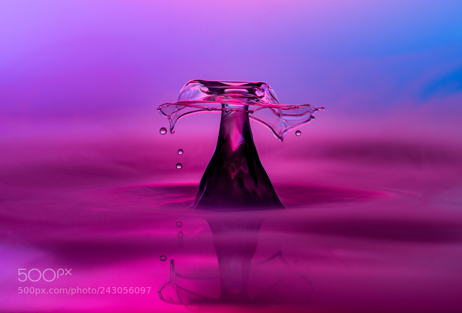 Olympus OM-D E-M1 Mark II sample photo. Falling drops photography
