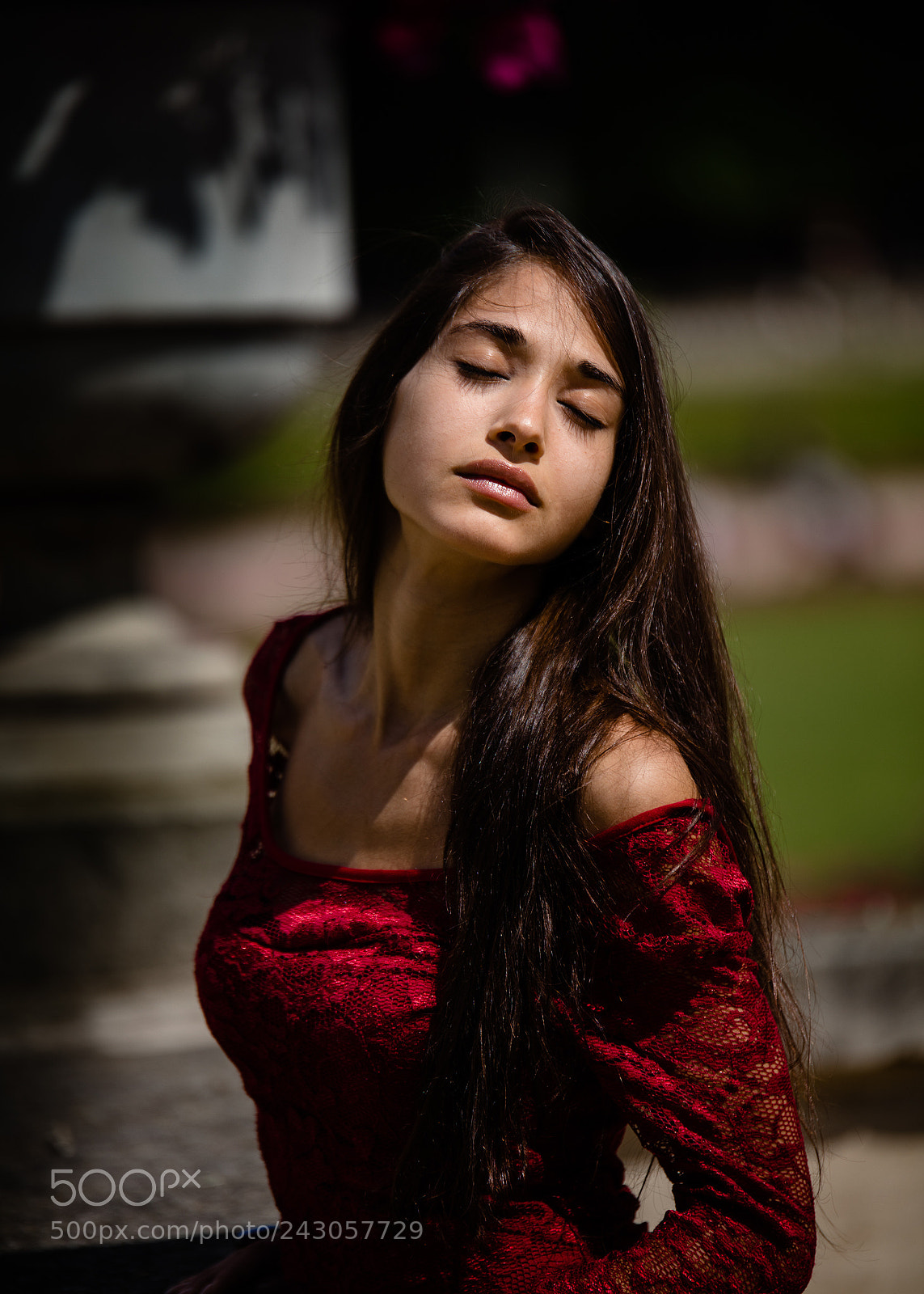 Canon EOS 5DS sample photo. Woman in natural light photography