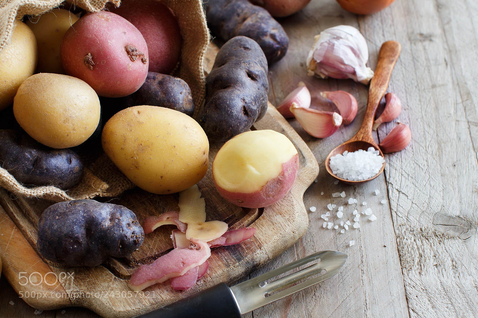 Canon EOS 650D (EOS Rebel T4i / EOS Kiss X6i) sample photo. Raw potatoes with a photography