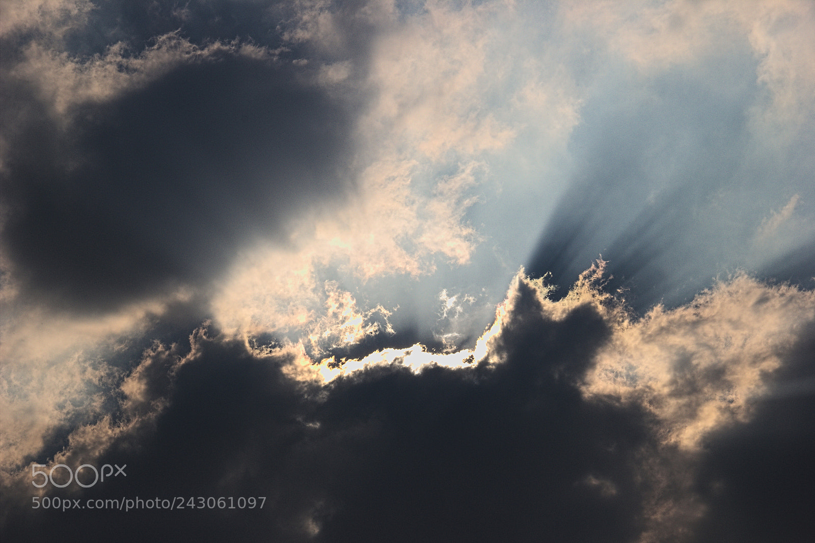 Canon EF-S 18-135mm F3.5-5.6 IS sample photo. Sun playing hide and photography