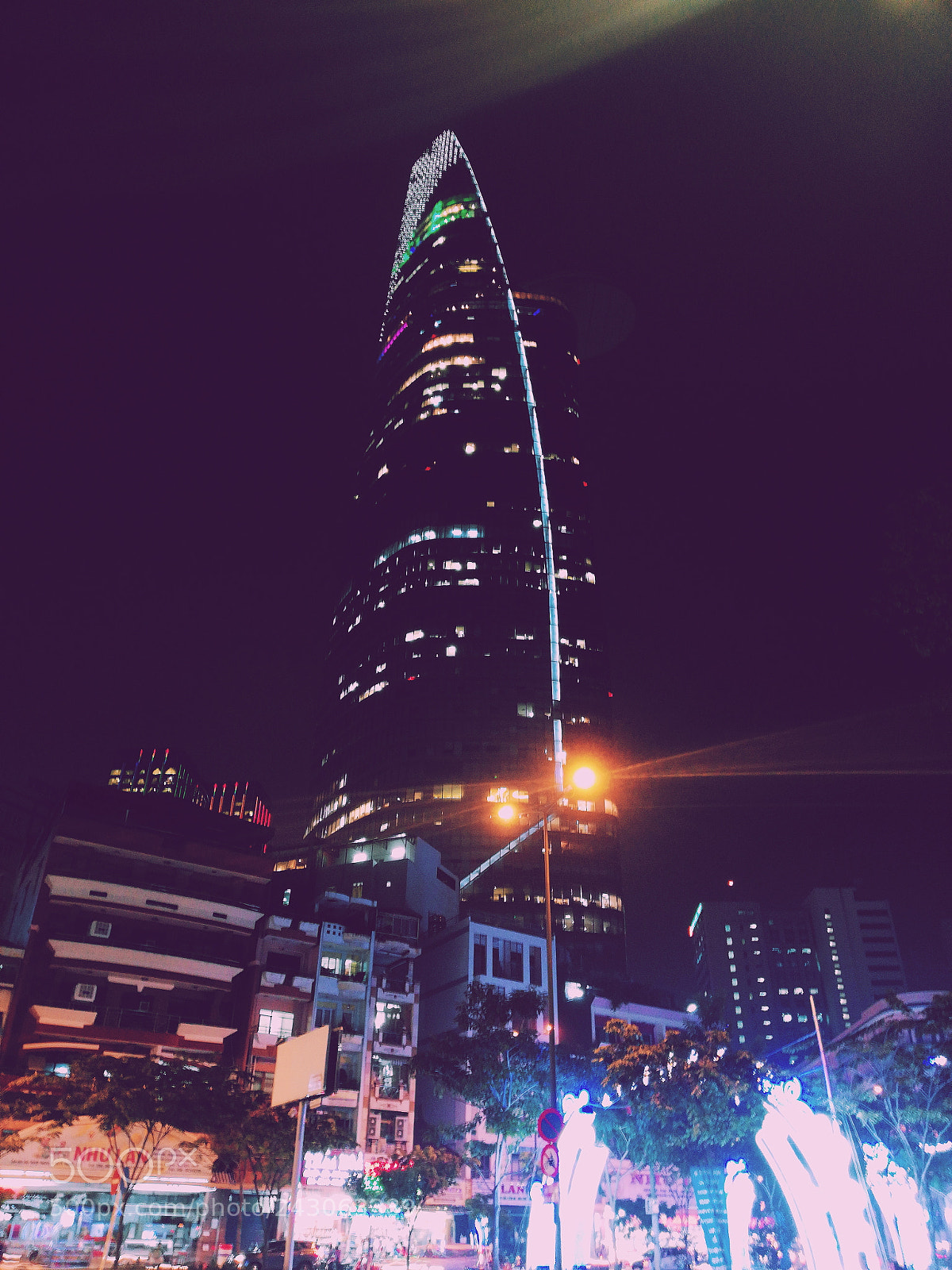 HUAWEI nova 2i sample photo. Bitexco tower photography