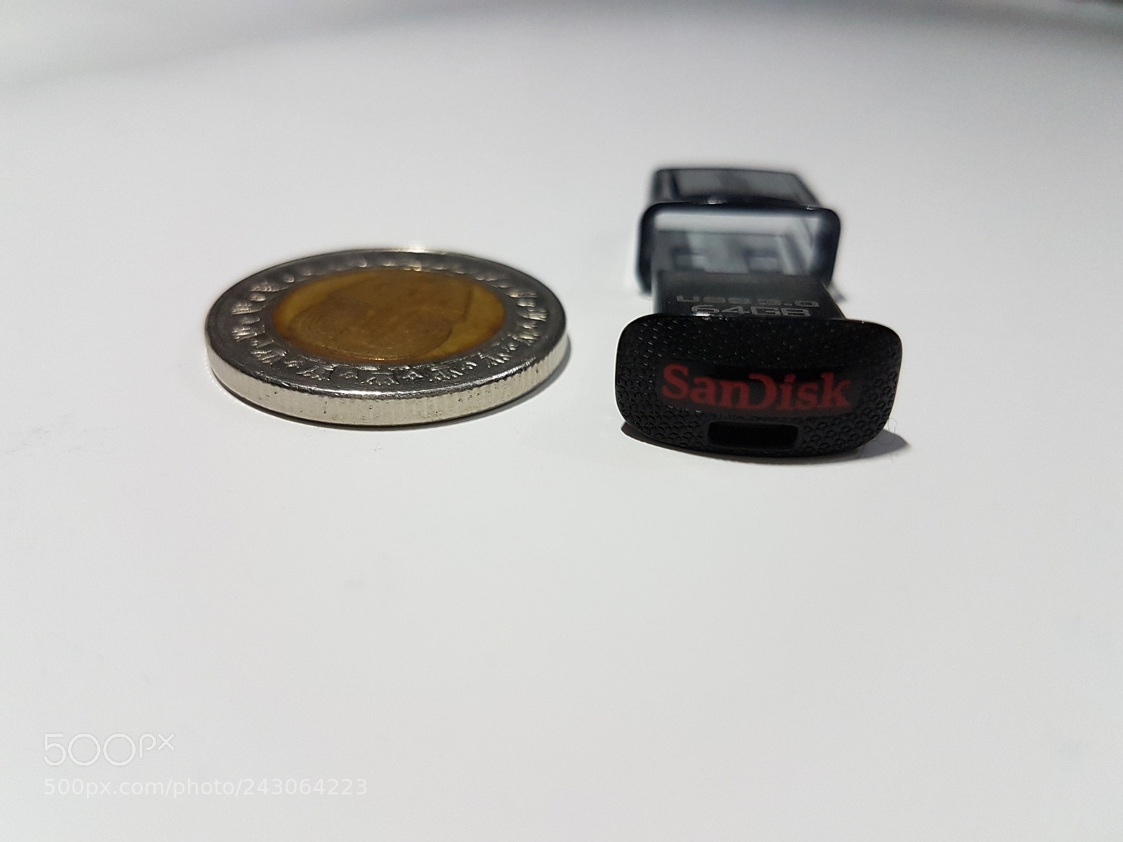 Samsung Galaxy S7 Edge sample photo. Sandisk flash drive photography