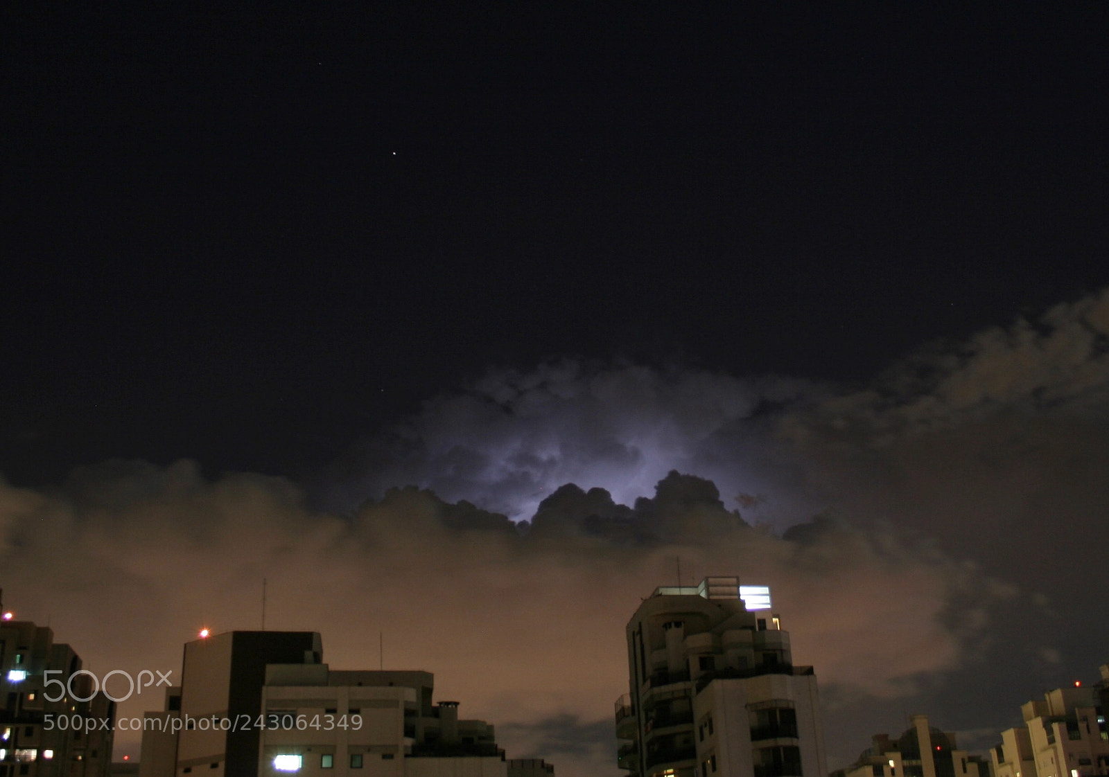 Canon EOS 350D (EOS Digital Rebel XT / EOS Kiss Digital N) sample photo. Lightning at bay photography