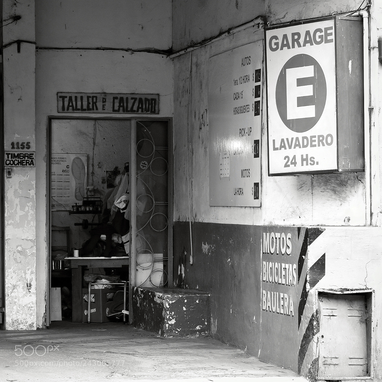 Canon PowerShot G1 X sample photo. Taller de calzado photography