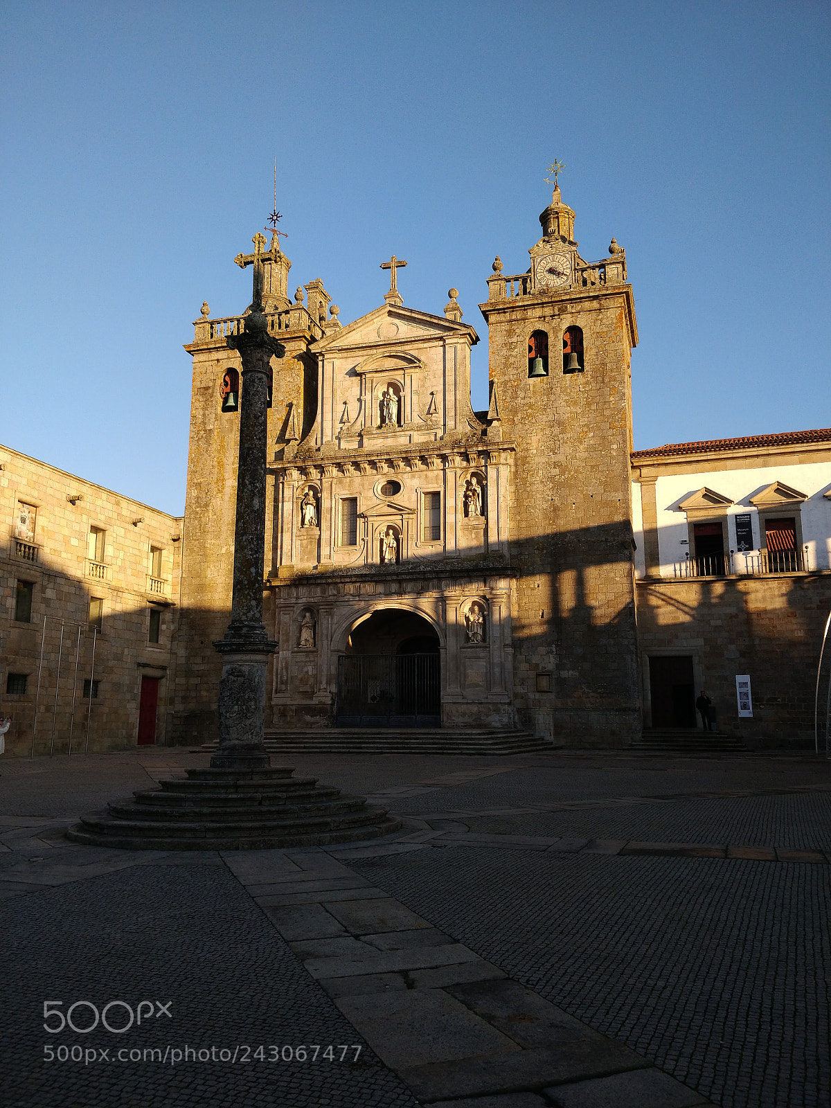 OnePlus 5T sample photo. Viseu sé, portugal photography