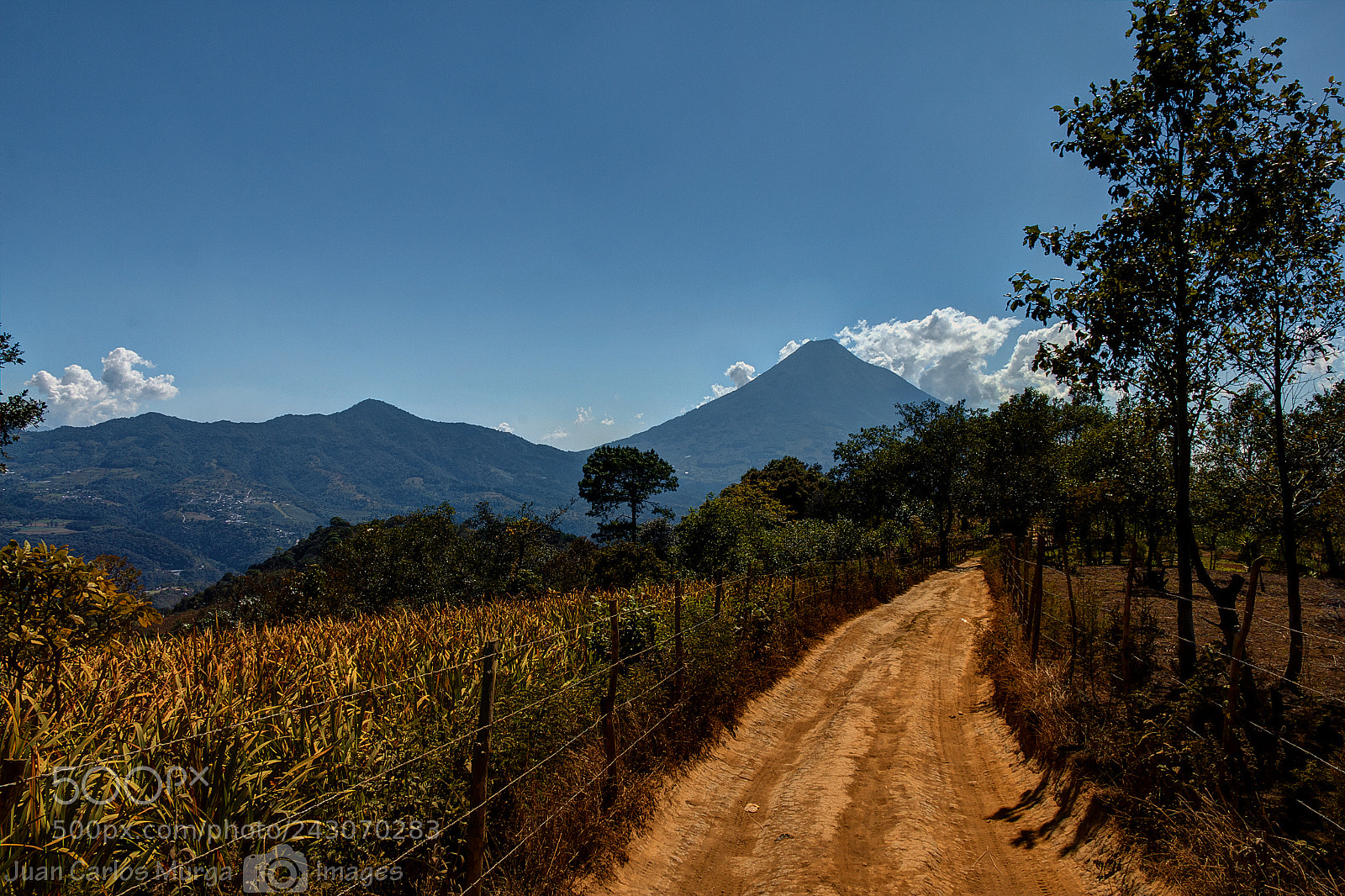 Canon EOS 550D (EOS Rebel T2i / EOS Kiss X4) sample photo. The road to hobbitenango photography