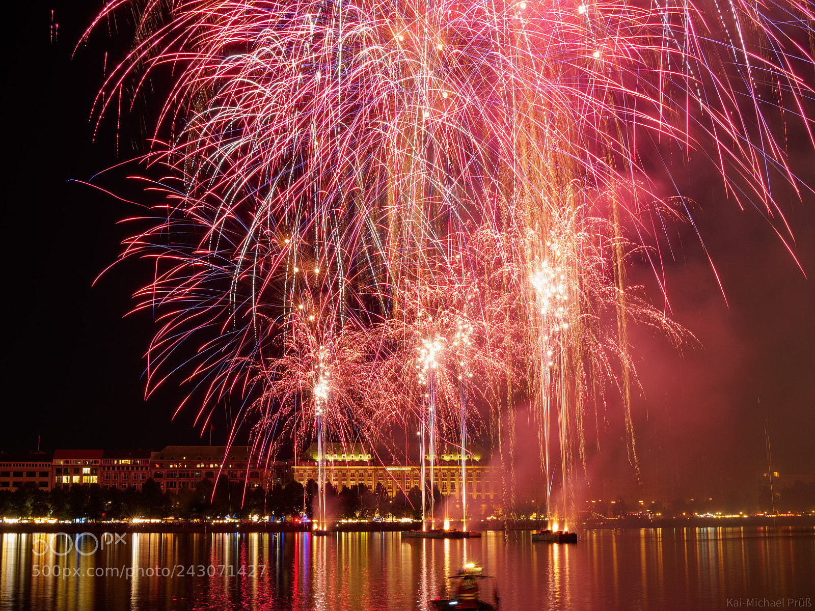Olympus OM-D E-M10 II sample photo. Alstervergnügen 2017 fireworks photography